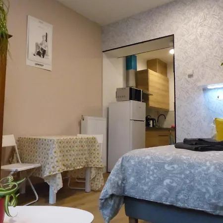 Apartment Superbe Au 1er Etage, Proche De La Gare Du Midi *