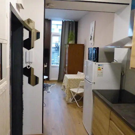 Apartment Superbe Au 1er Etage, Proche De La Gare Du Midi